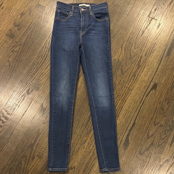 Levi's Denim - Women's Levi’s Blue Jeans (size 26)